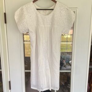 J.Marie NWT White Embroidered Top with Delicate Trim. Size Large. Beautiful